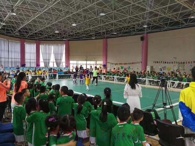 足球名宿走进江苏 助力未来之星成长